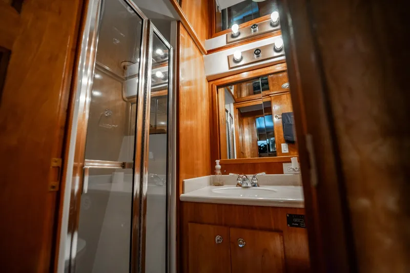 Slide: The Image of Navigator 5700 Rival Pilothouse 2004 - 33