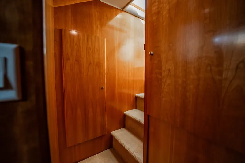 Slide: The Image of Navigator 5700 Rival Pilothouse 2004 - 36