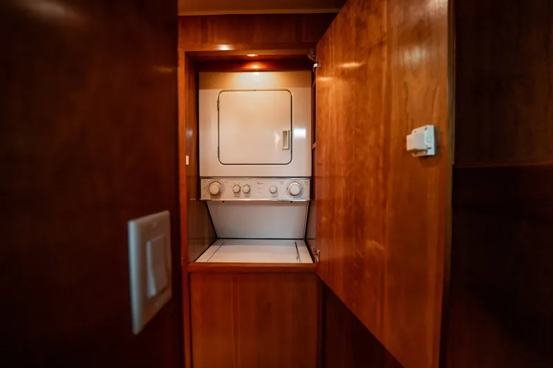 Slide: The Image of Navigator 5700 Rival Pilothouse 2004 - 37