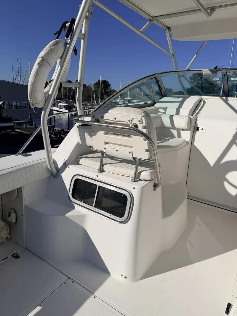 Slide: The Image of Boston Whaler 2000 - 4