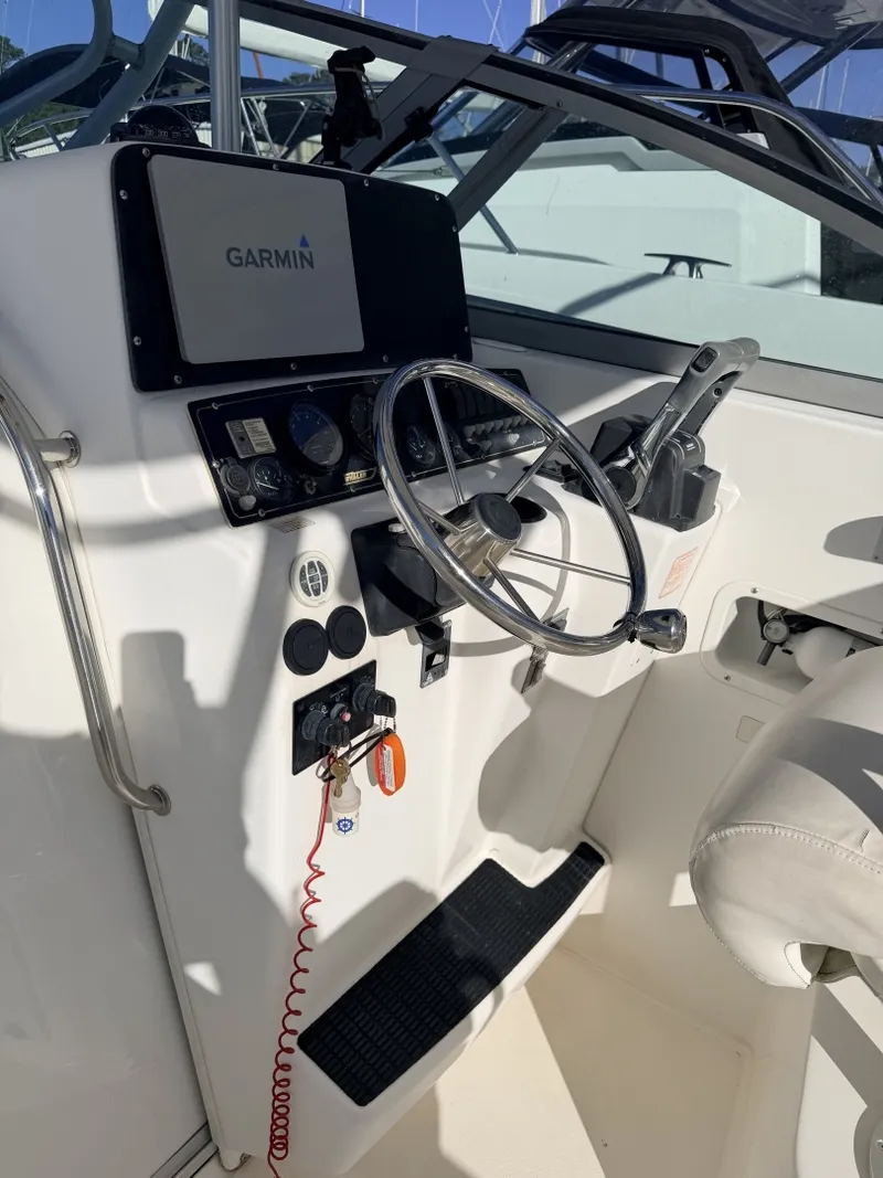 Slide: The Image of Boston Whaler 2000 - 7