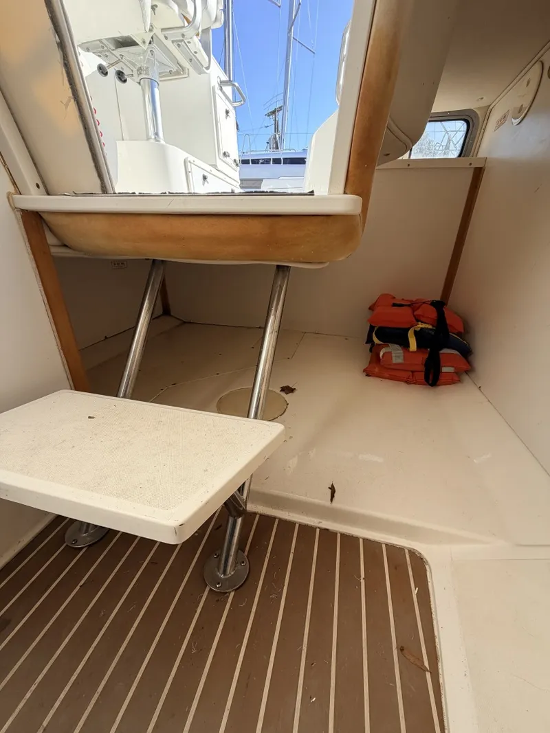 Slide: The Image of Boston Whaler 2000 - 9
