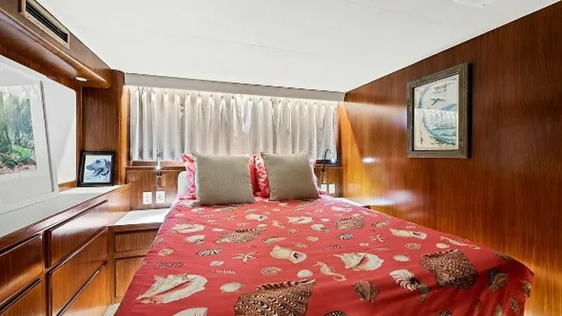 Slide: The Image of Hatteras Motor Yacht 1989 - 15