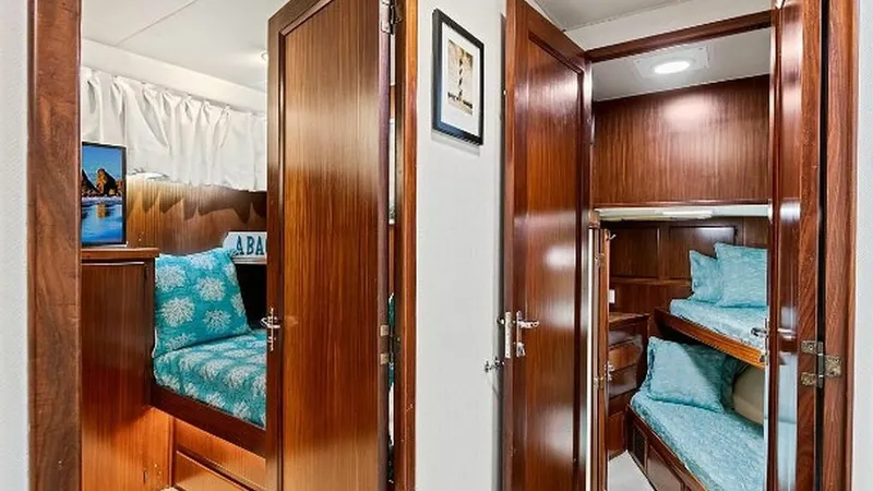 Slide: The Image of Hatteras Motor Yacht 1989 - 18
