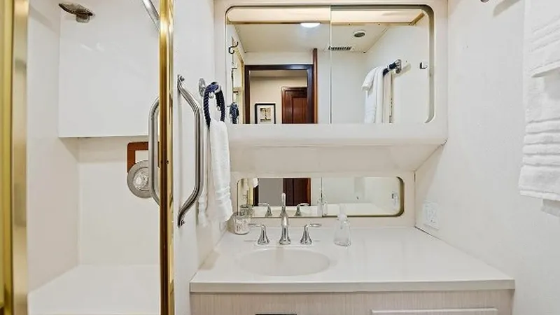 Slide: The Image of Hatteras Motor Yacht 1989 - 19