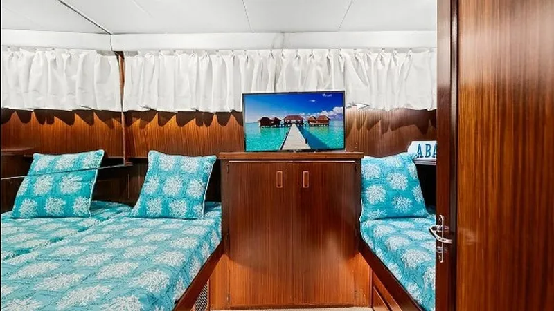 Slide: The Image of Hatteras Motor Yacht 1989 - 20