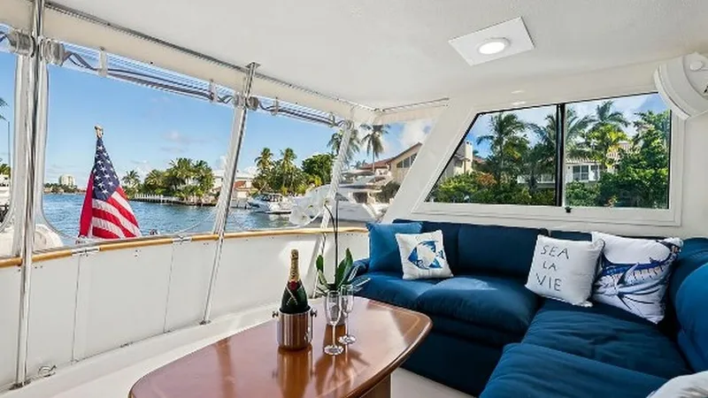Slide: The Image of Hatteras Motor Yacht 1989 - 28