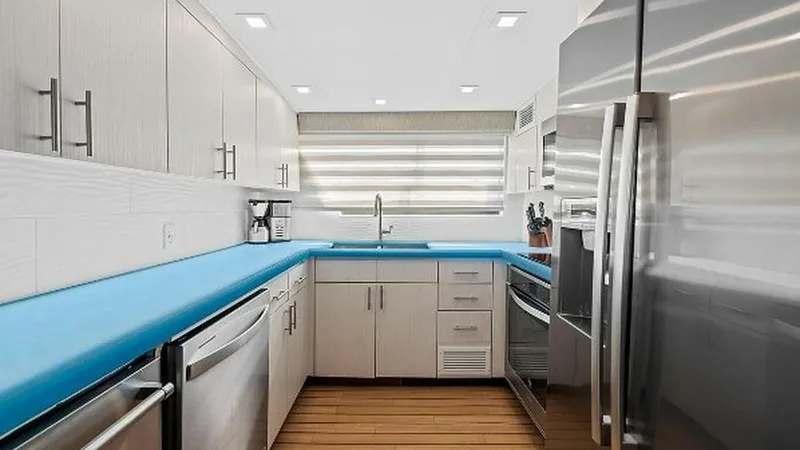 Slide: The Image of Hatteras Motor Yacht 1989 - 6