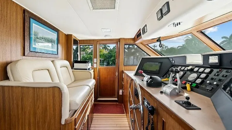 Slide: The Image of Hatteras Motor Yacht 1989 - 9