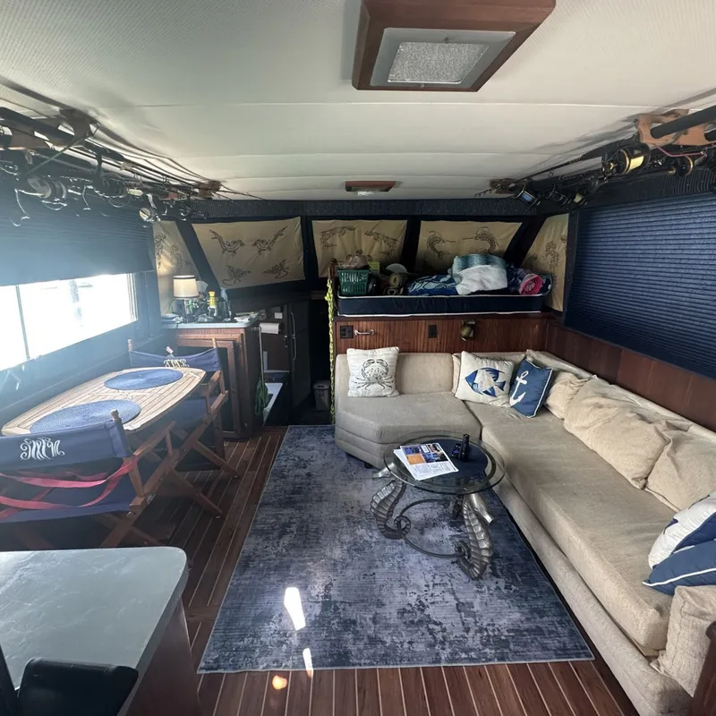Slide: The Image of Hatteras 43 Convertible 1981 - 15
