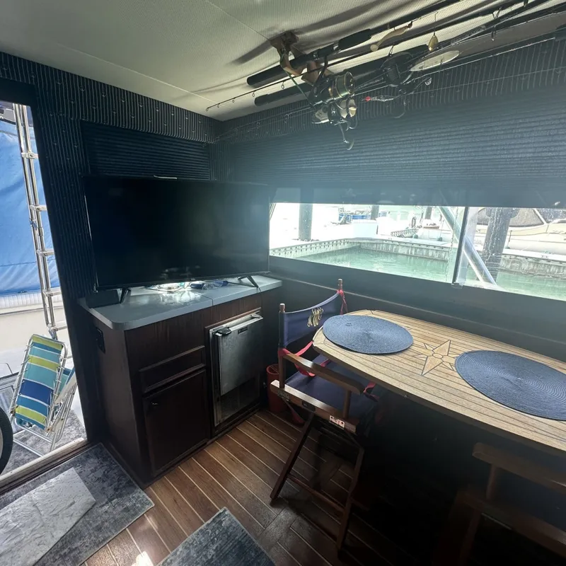 Slide: The Image of Hatteras 43 Convertible 1981 - 16