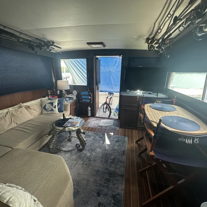 Slide: The Image of Hatteras 43 Convertible 1981 - 17