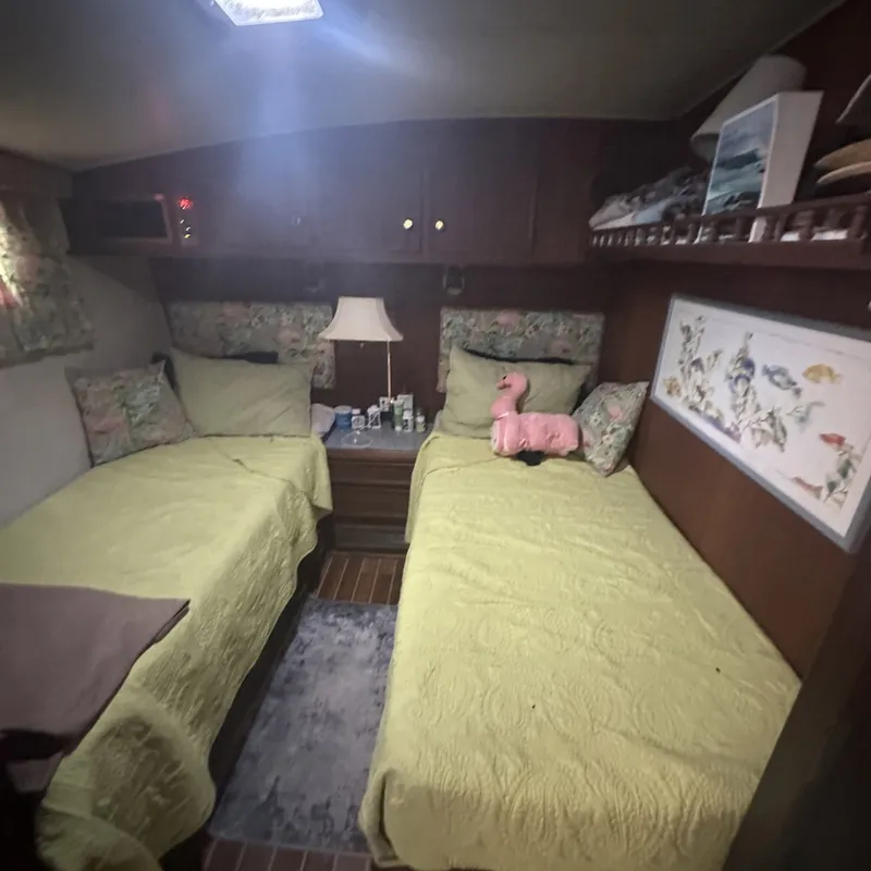 Slide: The Image of Hatteras 43 Convertible 1981 - 23