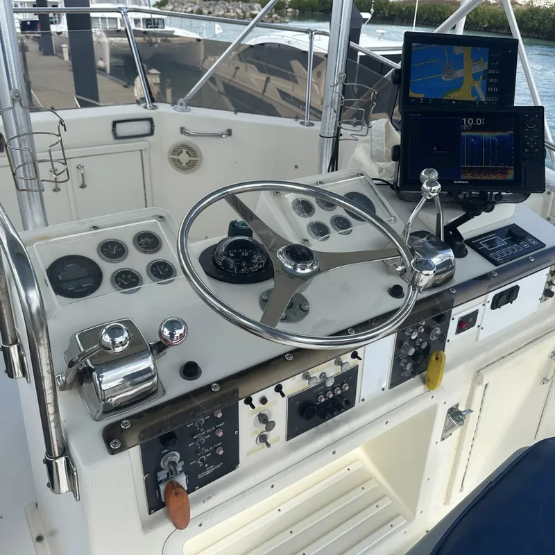 Slide: The Image of Hatteras 43 Convertible 1981 - 9