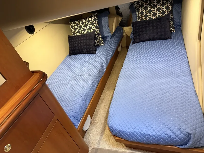 Slide: The Image of Cruisers 4450 Express Motor Yacht 2001 - 15