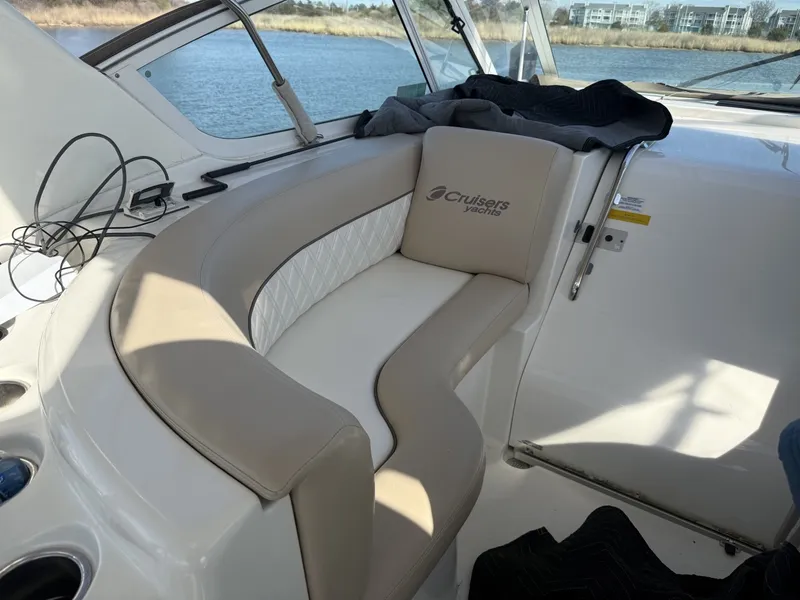 Slide: The Image of Cruisers 4450 Express Motor Yacht 2001 - 7