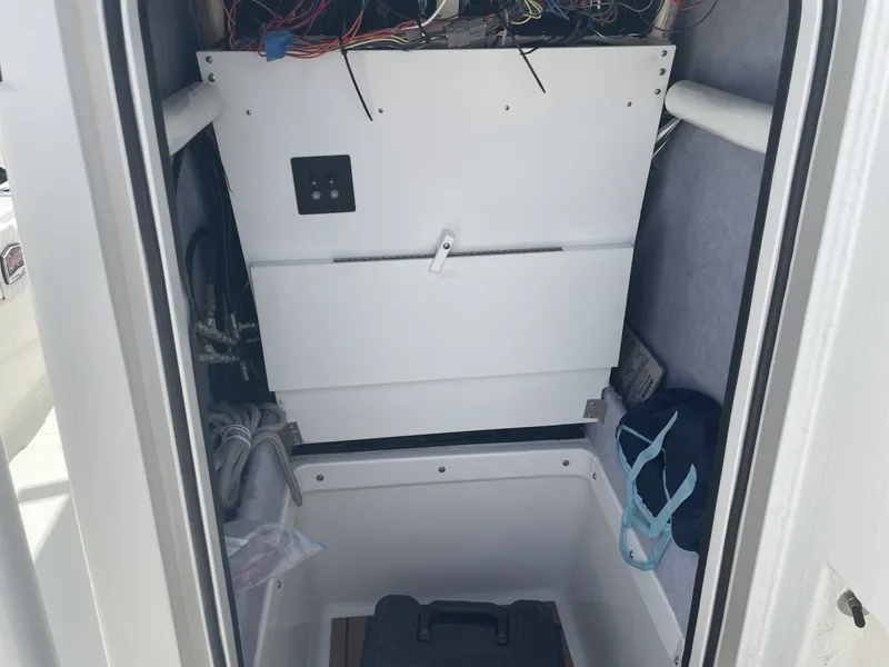 Slide: The Image of Ranger 2510 Bay 2022 - 70