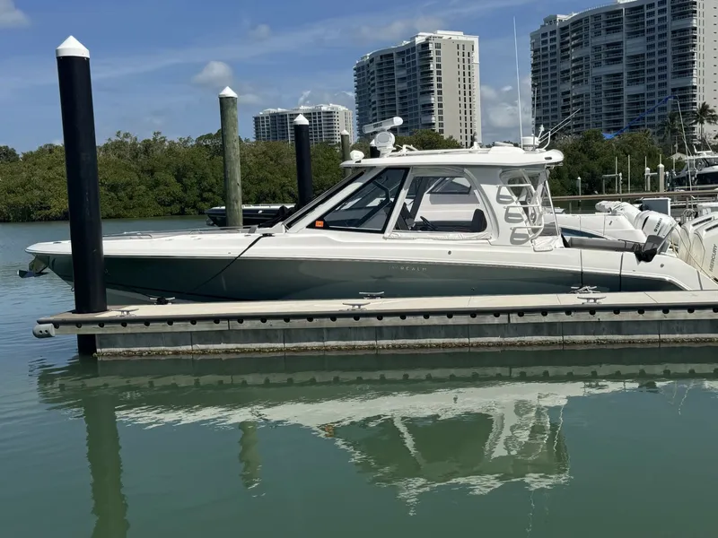 The Image of Boston Whaler 380 Realm 2024 - 0