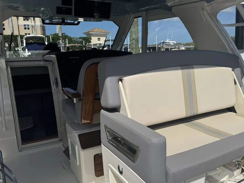 Slide: The Image of Boston Whaler 380 Realm 2024 - 5
