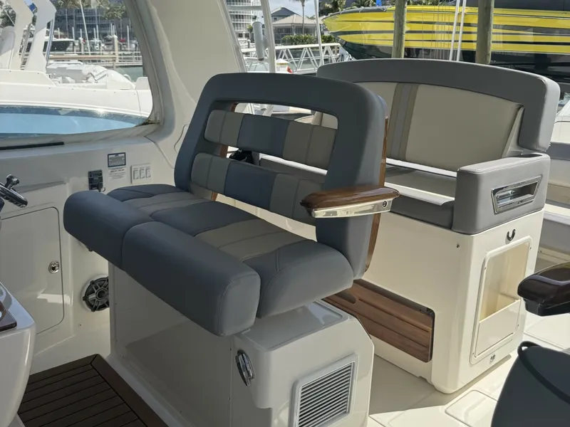 Slide: The Image of Boston Whaler 380 Realm 2024 - 7