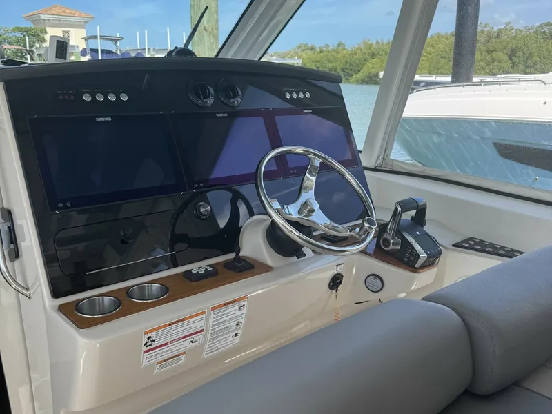 Slide: The Image of Boston Whaler 380 Realm 2024 - 9