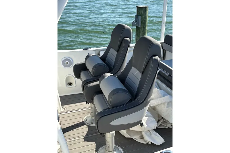 Slide: The Image of Jeanneau Leader 6.5 CC Series 2022 - 6