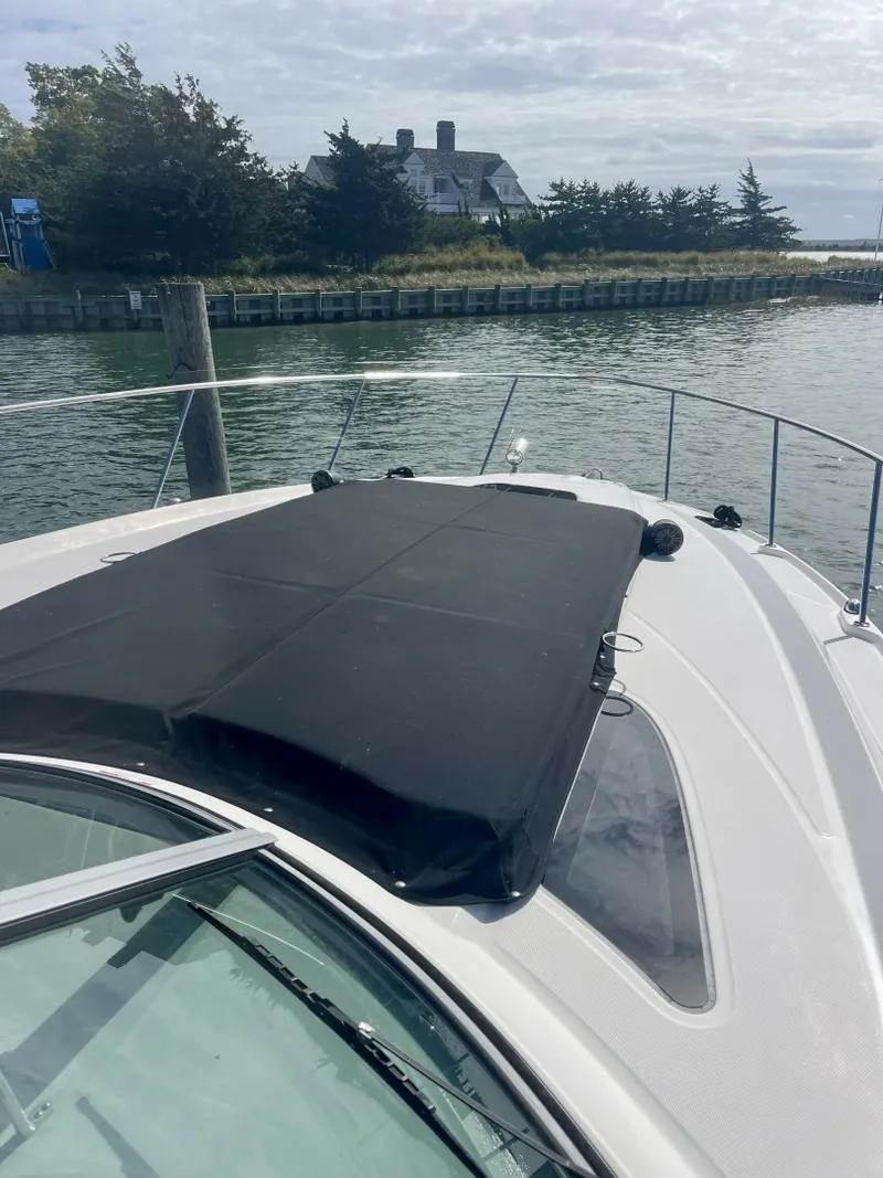 Slide: The Image of Sea Ray Sundancer 370 2017 - 10