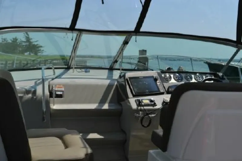Slide: The Image of Sea Ray Sundancer 370 2017 - 13