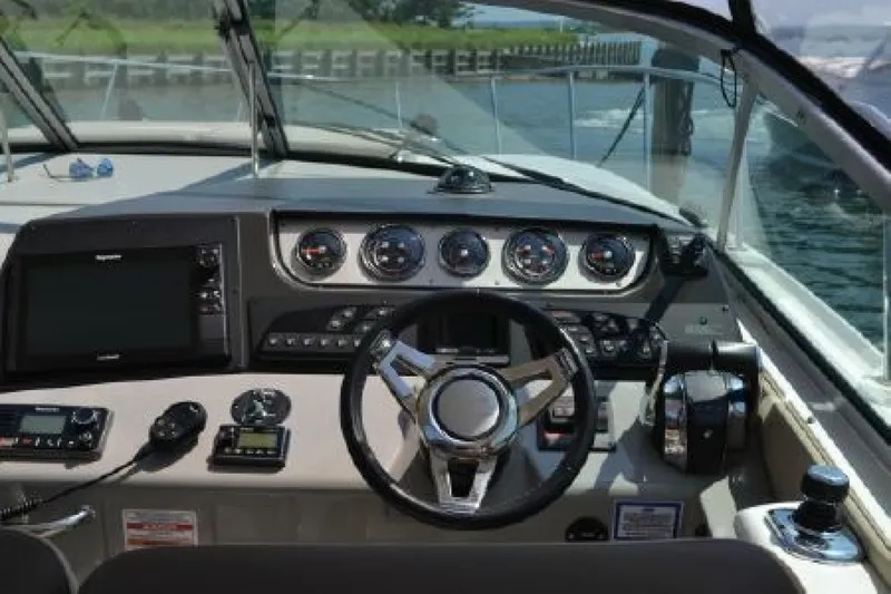 Slide: The Image of Sea Ray Sundancer 370 2017 - 15