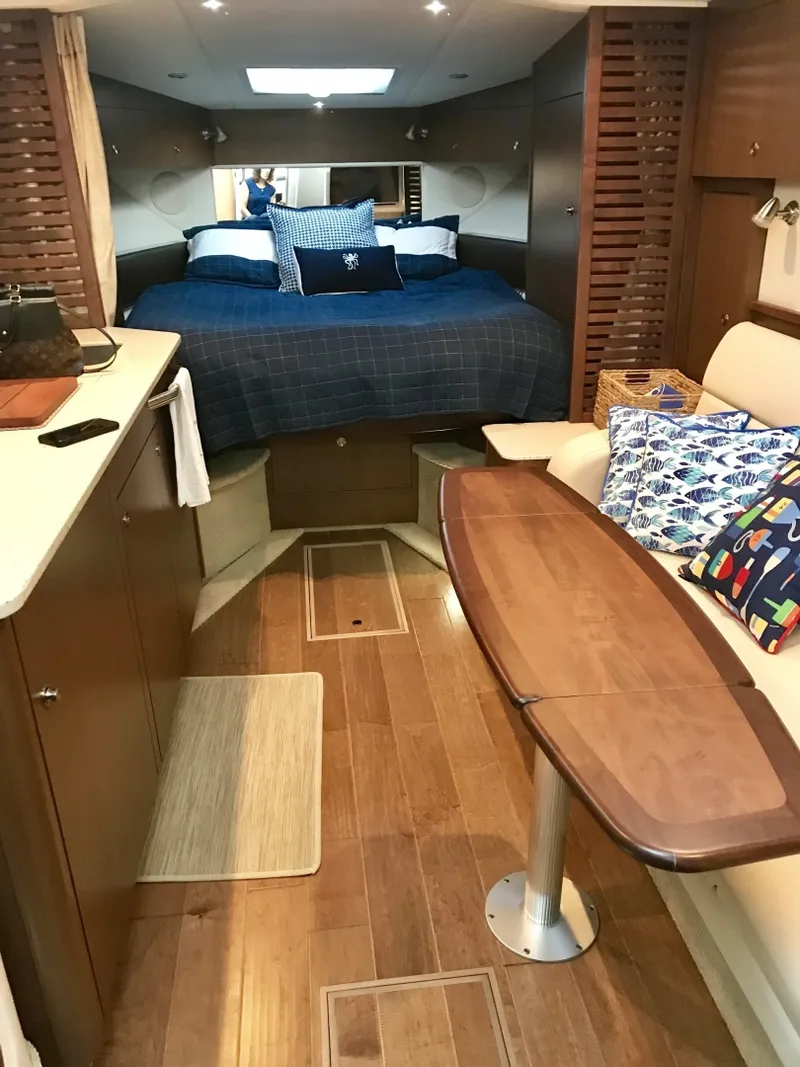 Slide: The Image of Sea Ray Sundancer 370 2017 - 16