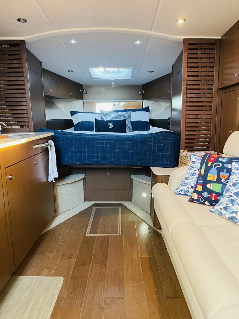Slide: The Image of Sea Ray Sundancer 370 2017 - 17