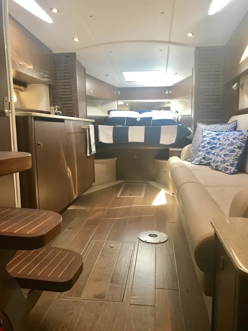 Slide: The Image of Sea Ray Sundancer 370 2017 - 18