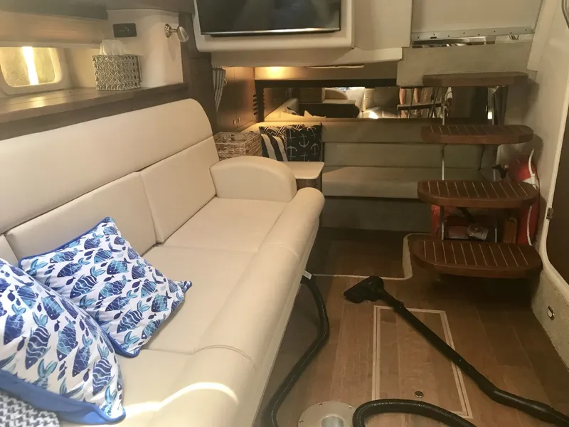 Slide: The Image of Sea Ray Sundancer 370 2017 - 20