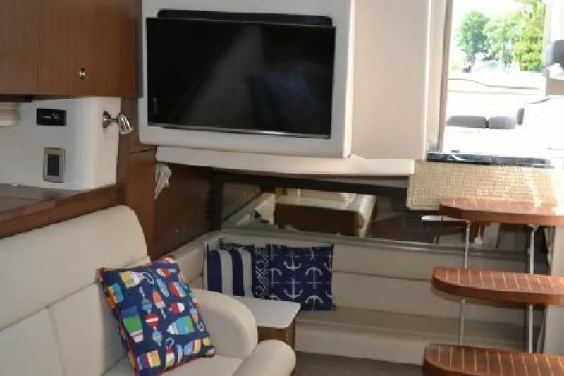 Slide: The Image of Sea Ray Sundancer 370 2017 - 21