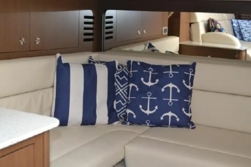 Slide: The Image of Sea Ray Sundancer 370 2017 - 22