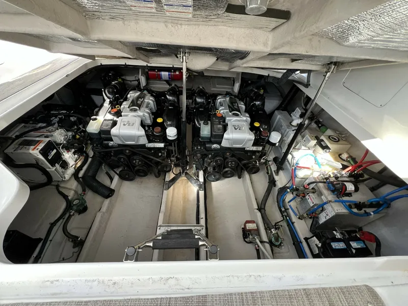 Slide: The Image of Sea Ray Sundancer 370 2017 - 25