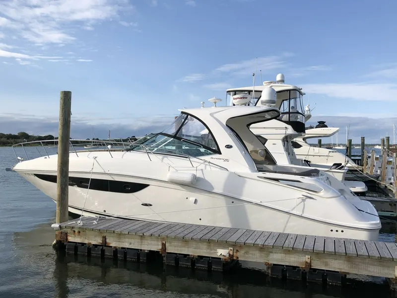 Slide: The Image of Sea Ray Sundancer 370 2017 - 3