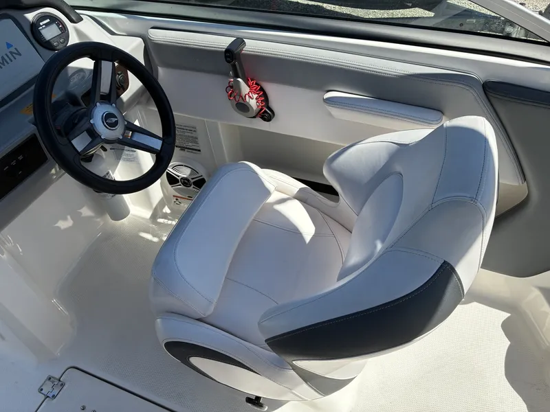 Slide: The Image of Chaparral 21 H2O Sport 2019 - 11
