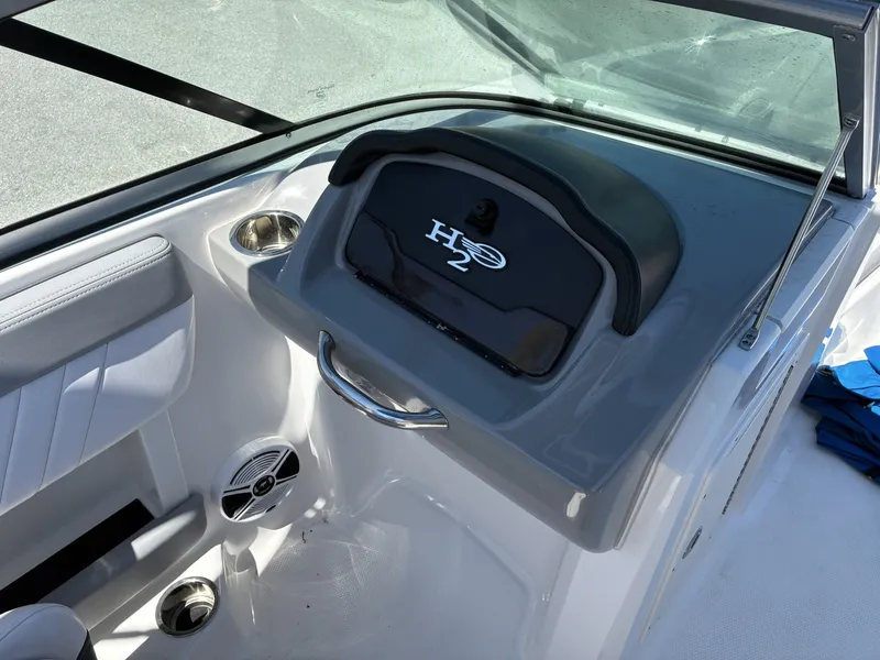 Slide: The Image of Chaparral 21 H2O Sport 2019 - 13
