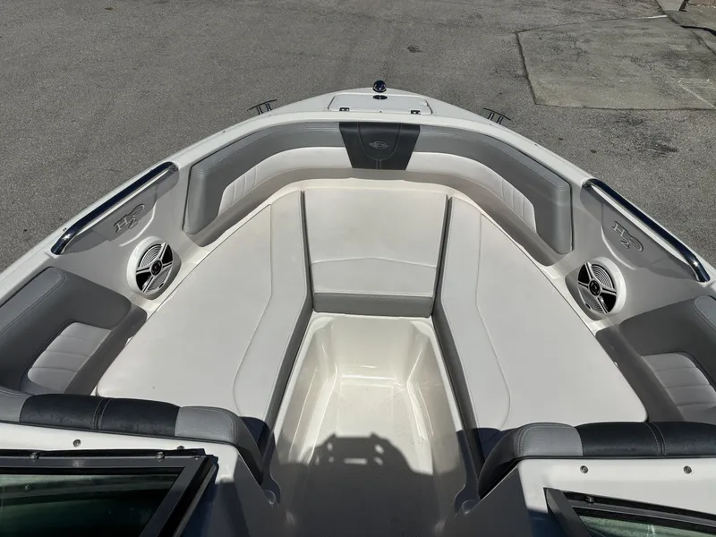 Slide: The Image of Chaparral 21 H2O Sport 2019 - 17