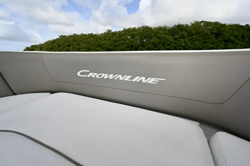 Slide: The Image of Crownline Boats Eclipse E 305 XS 2020 - 19