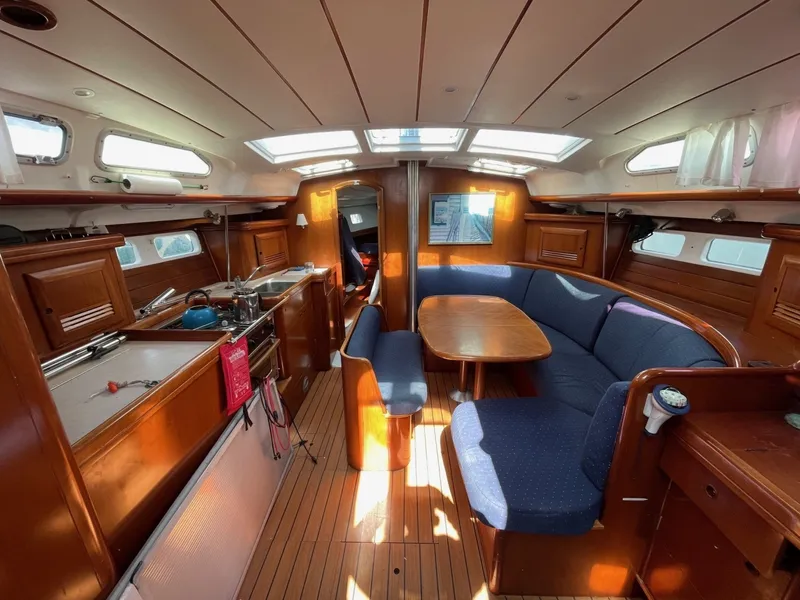 Slide: The Image of Beneteau 423 2004 - 10