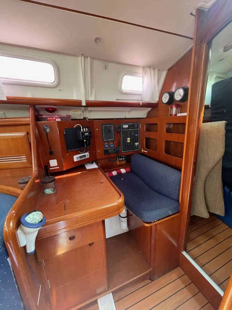 Slide: The Image of Beneteau 423 2004 - 11
