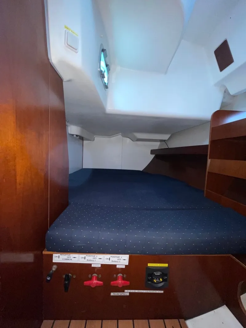 Slide: The Image of Beneteau 423 2004 - 12