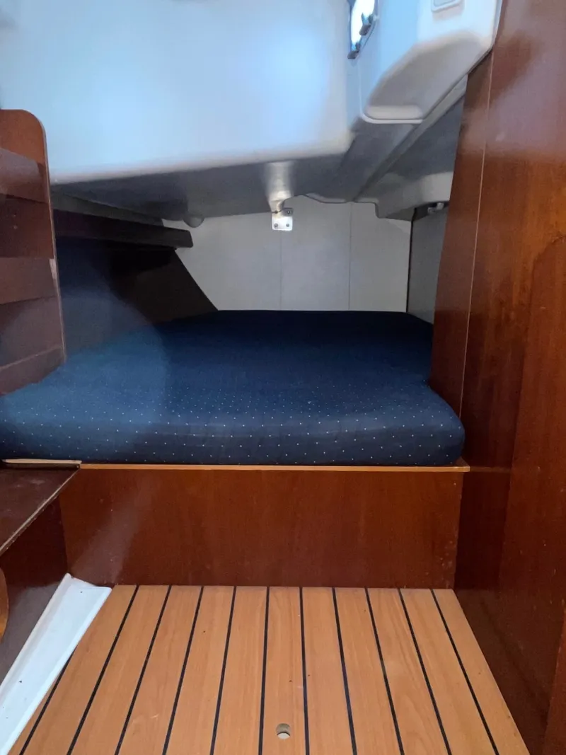 Slide: The Image of Beneteau 423 2004 - 13