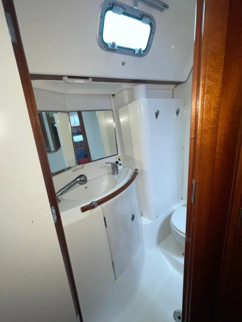 Slide: The Image of Beneteau 423 2004 - 14