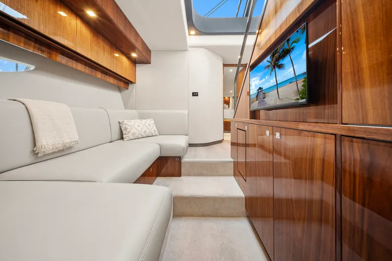 Slide: The Image of Riviera 6000 SPORT YACHT 2024 - 81