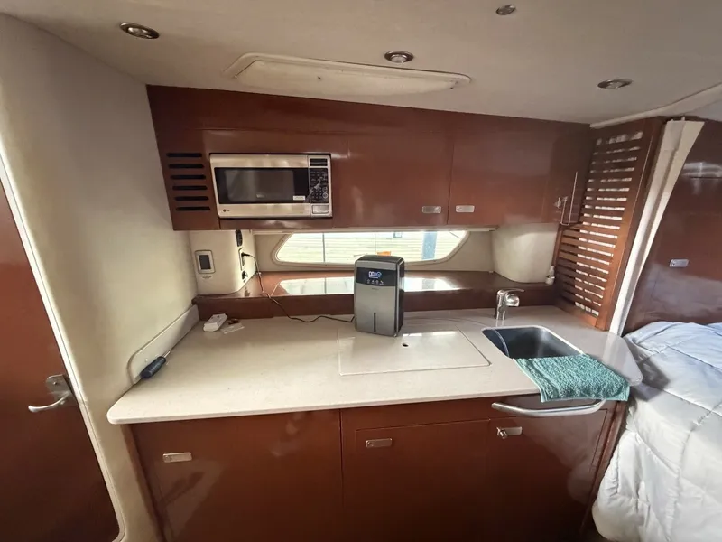 Slide: The Image of Sea Ray 370 Sundancer 2010 - 12