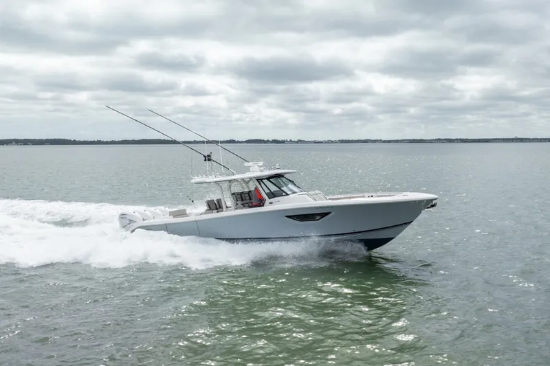 Slide: The Image of Pursuit S 428 Sport 2023 - 2