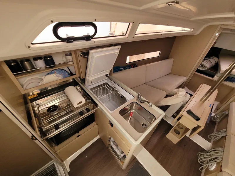 Slide: The Image of Beneteau 30.1 2020 - 27